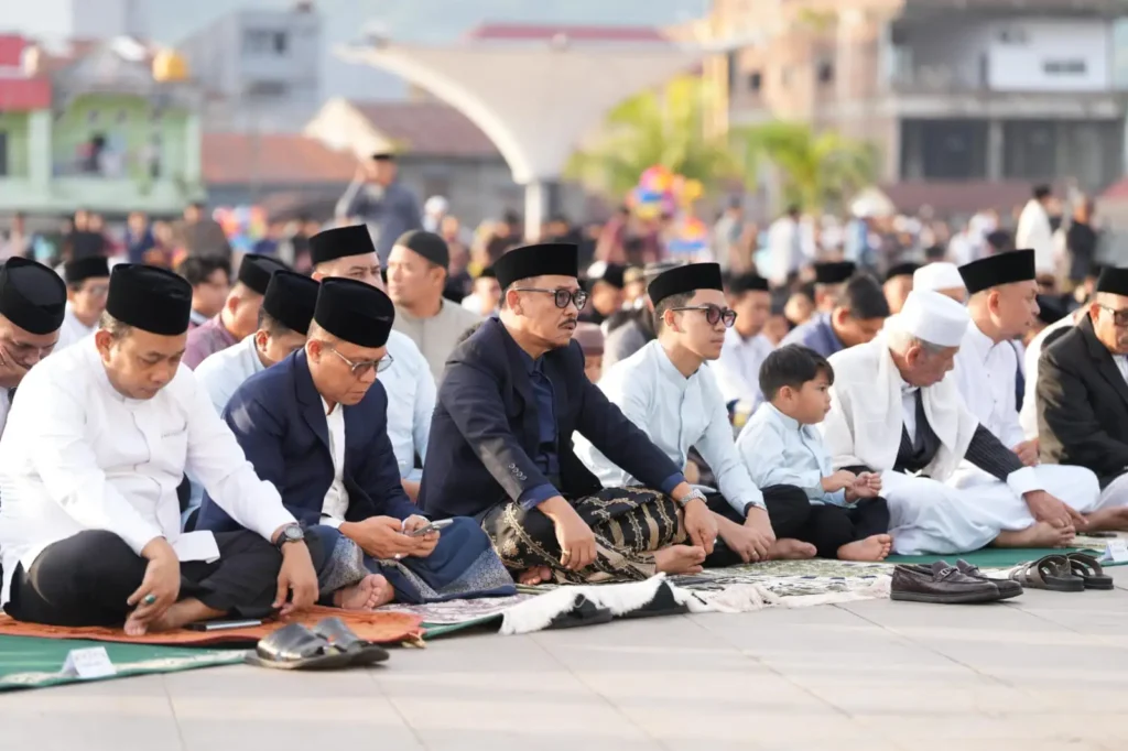 Pesan Mendalam dari Mamuju: Gubernur Sulbar Satukan Makna Fitri dan Visi Harapan Global