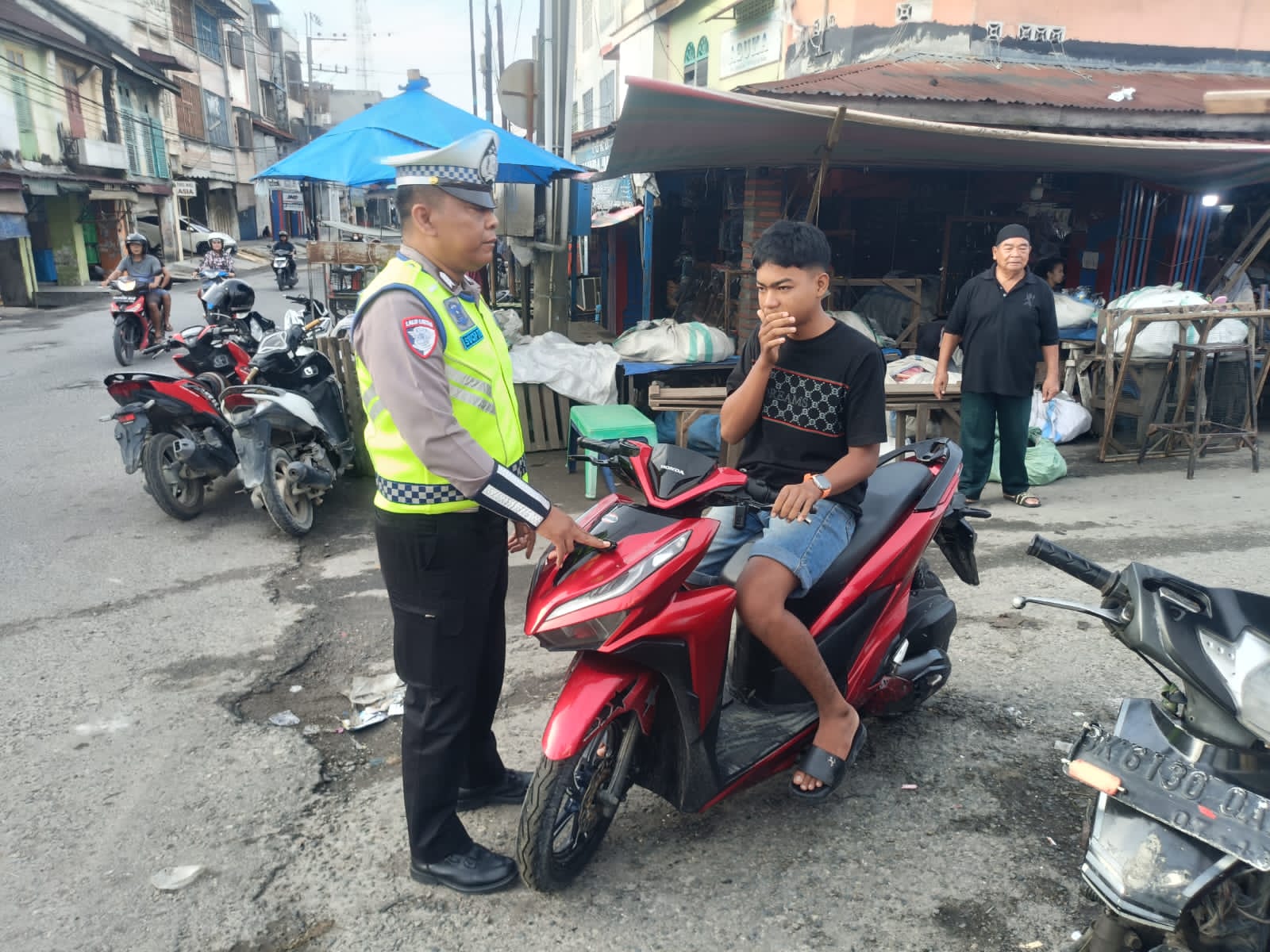 Ciptakan Kamseltibcar Lantas, Personil Satlantas Tanjungbalai Gelar Aksi ‘Polantas Menyapa’