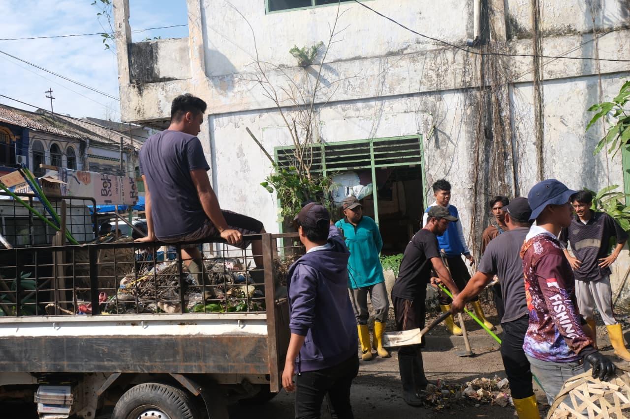 Pemko Tanjungbalai Canangkan Gerakan Indonesia Asri, Wali Kota Mahyaruddin Salim : Sebelum Kerja Bersihkan Lingkungan Kantor