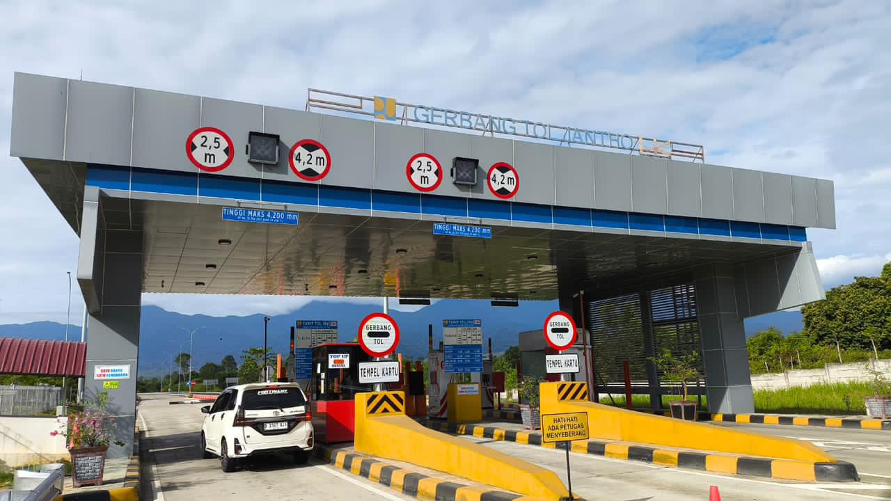 PEMERINTAH DUKUNG HUTAMA KARYA PERCEPAT PENYELESAIAN JALAN TOL TRANS SUMATERA