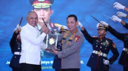 Kapolri Dianugerahi Adhi Bhakti Senapati atas Kontribusi di Bidang Siber