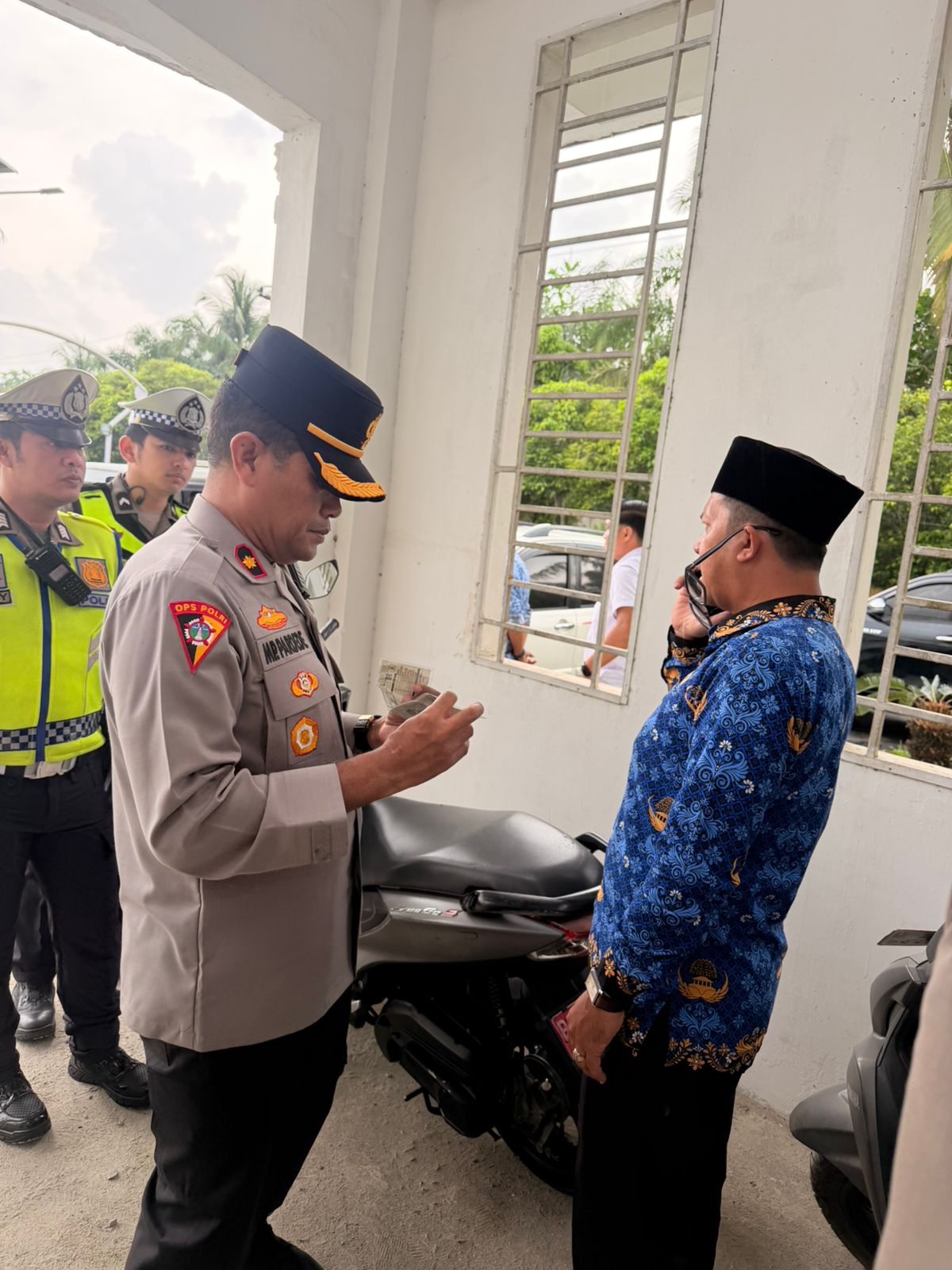 Dukung Pendapatan Daerah, Waka Polres Tanjung Balai Pantau Langsung Razia Kepatuhan Pajak Kendaraan