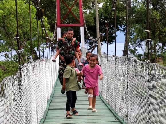 Pembangunan Jembatan Perintis Gantung Garuda Desa Mekkatta Rampung, Warga Sampaikan Terima Kasih