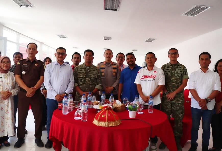 Danrem 142/Tatag Hadiri launching Peresmian KDKMP Bersama Presiden RI melalui Vicon