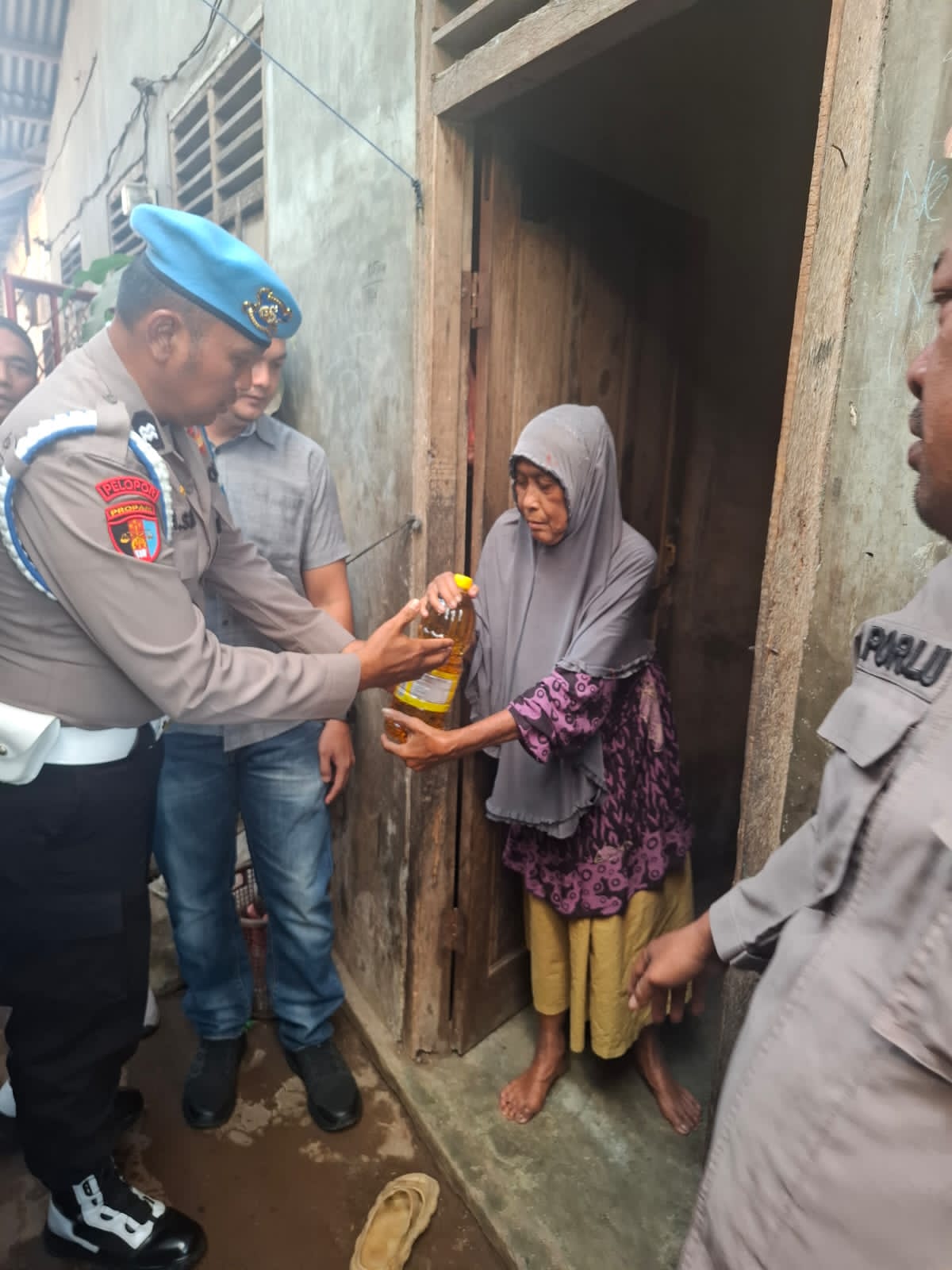 Polres Tanjung Balai Gelar ‘Minggu Kasih’, Bagikan Sembako dan Serap Aspirasi Warga