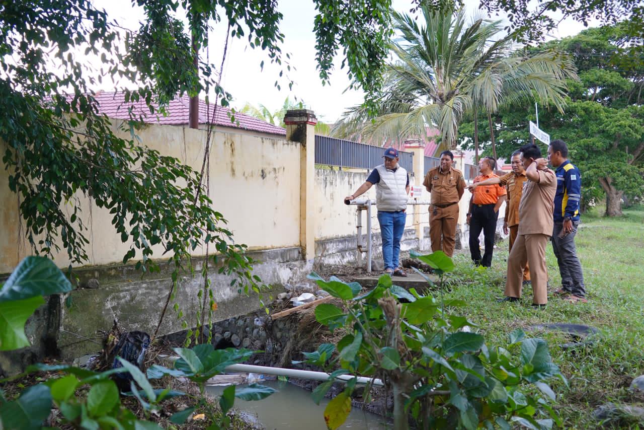 Tinjau Titik Genangan, Bupati Luwu Percepat Penataan Drainase Belopa