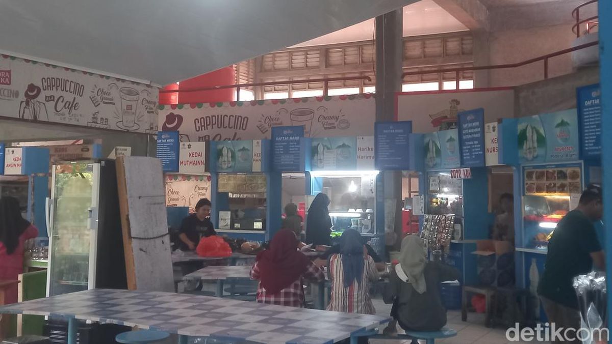 Eks Pedagang Kecewa: Ada yang Dibongkar, Banyak Kios Ilegal Pintu Nol Unhas Masih Berdiri Kokoh