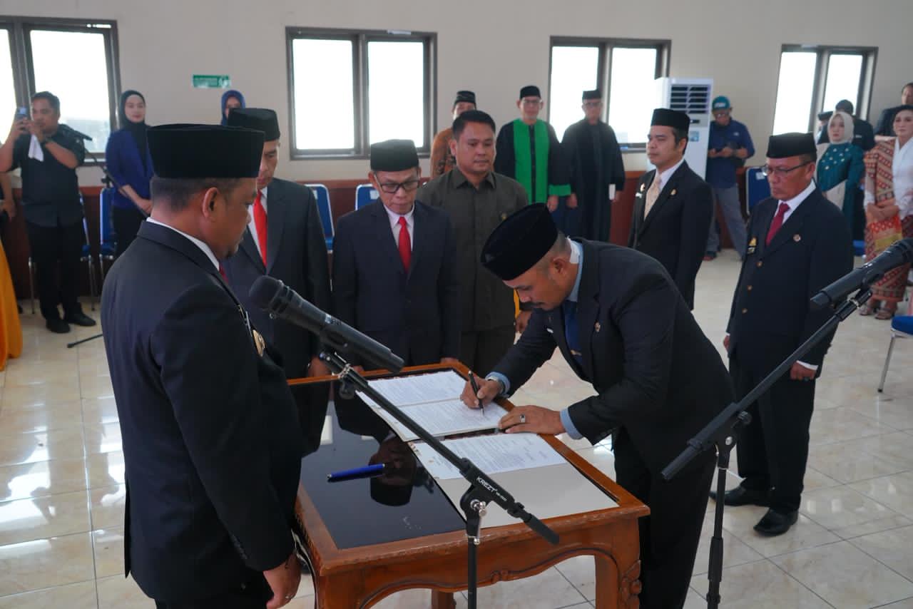 Bupati Luwu Lantik Pejabat Pimpinan Tinggi Pratama dan Administrator, Tekankan Integritas dan Kinerja Pelayanan