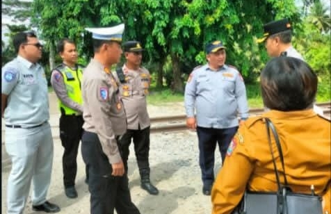Cegah Kecelakaan Maut Berulang, Wakapolres Tanjung Balai Tinjau Perlintasan Kereta Api Sei Raja