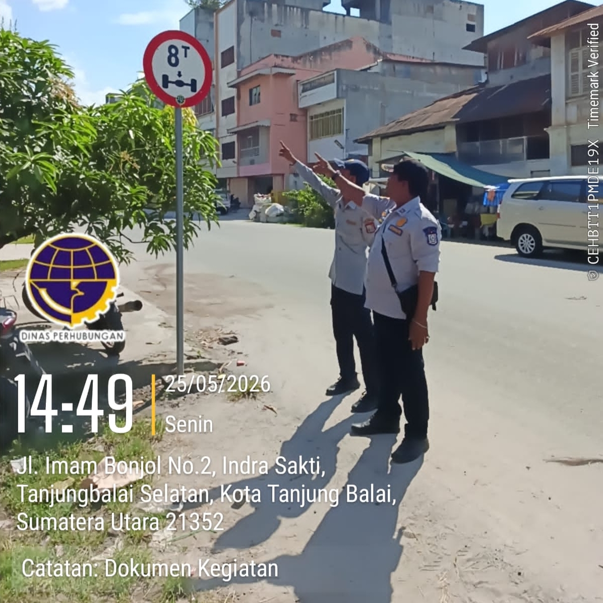 Gandeng Dishub, Sat Lantas Polres Tanjungbalai Pasang Rambu Larangan Truk di Atas 8 Ton