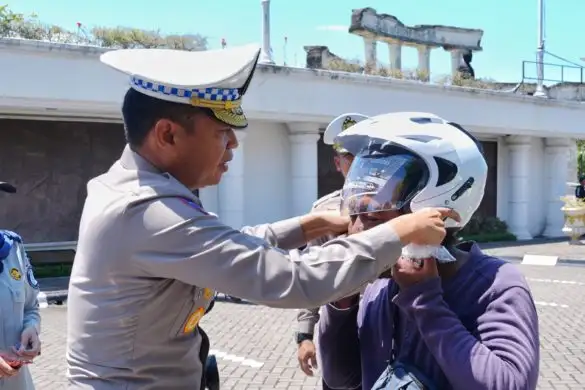 Tidak Pakai Helm SNI Saat Berkendara? Ini Sanksi yang Menanti Anda