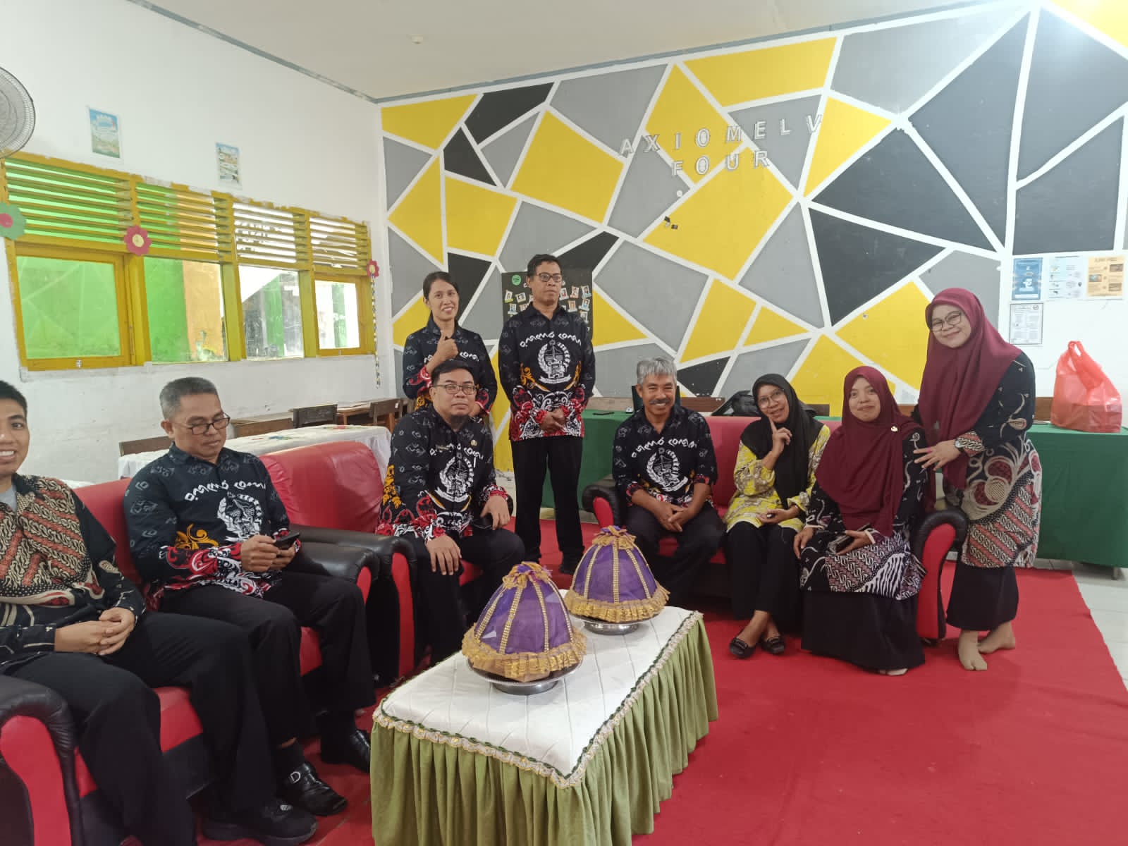 Suasana Hari Pertama Pelaksanaan Sistem Penerimaan Murid Baru (SPMB)