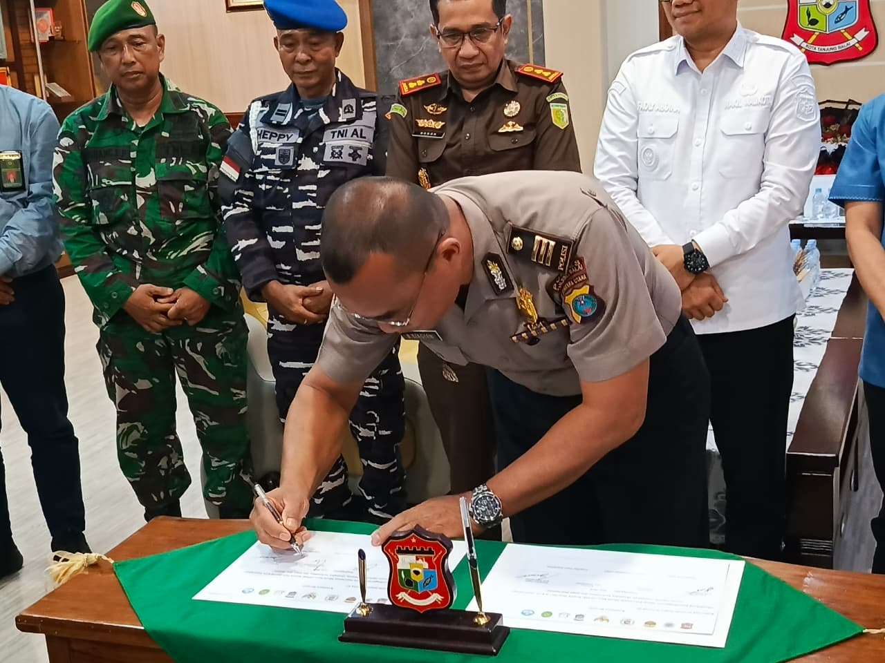Polres Tanjungbalai Hadiri Penandatanganan Kesepakatan Dukung SPMB Ramah 2026