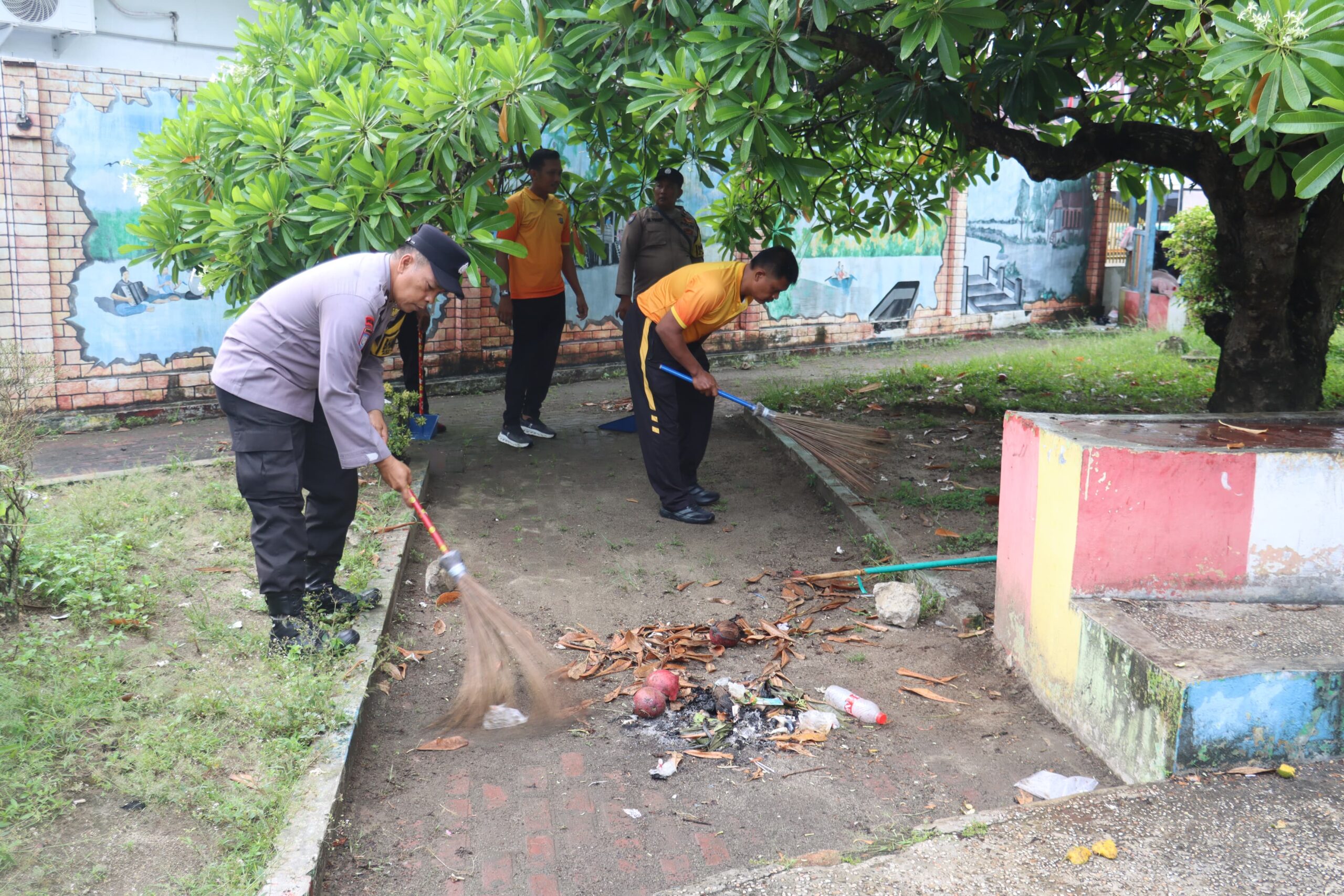 Sambut Hari Bhayangkara ke-80, Polres Tanjung Balai Gelar Aksi Bersih-Bersih ‘Gerakan Indonesia Asri’
