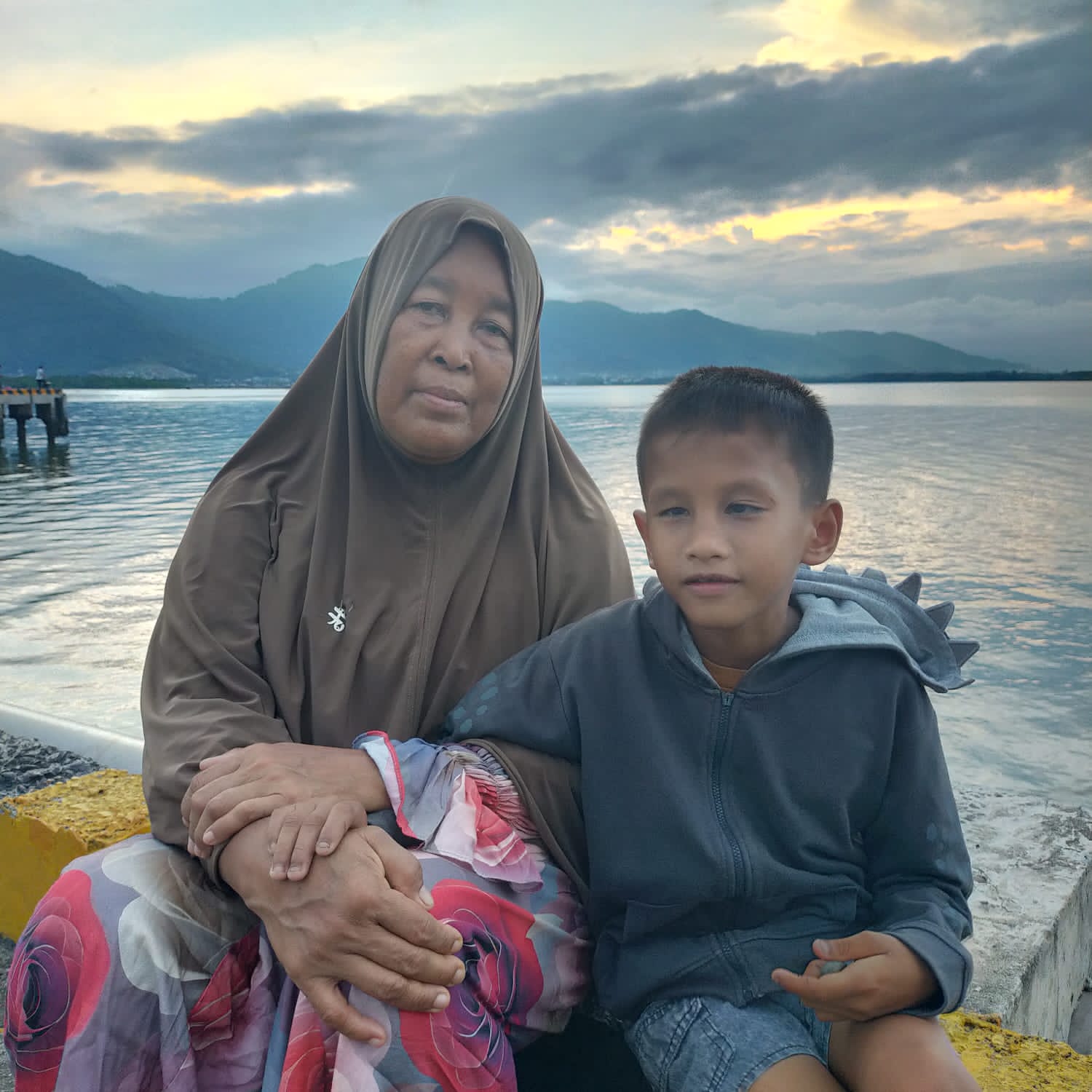 Kapan Kita ke Mekkah, Nek?” Tanya Cucu Tunanetra Nenek Penjual Nasi Kuning