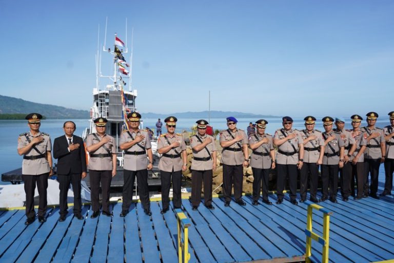 Kapolda Sulbar Pimpin Acara Tabur Bunga di Pangkalan Polairud