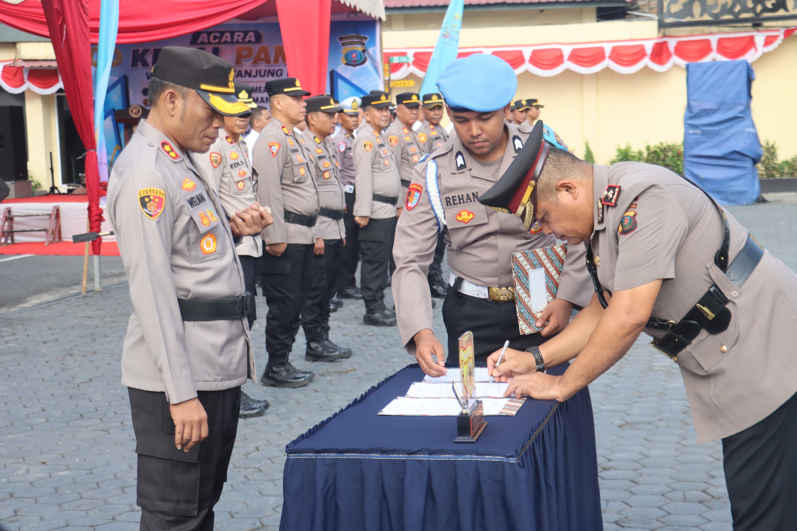 Polres Tanjungbalai Gelar Upacara Sertijab Wakapolres dan Kenaikan Pangkat Personel