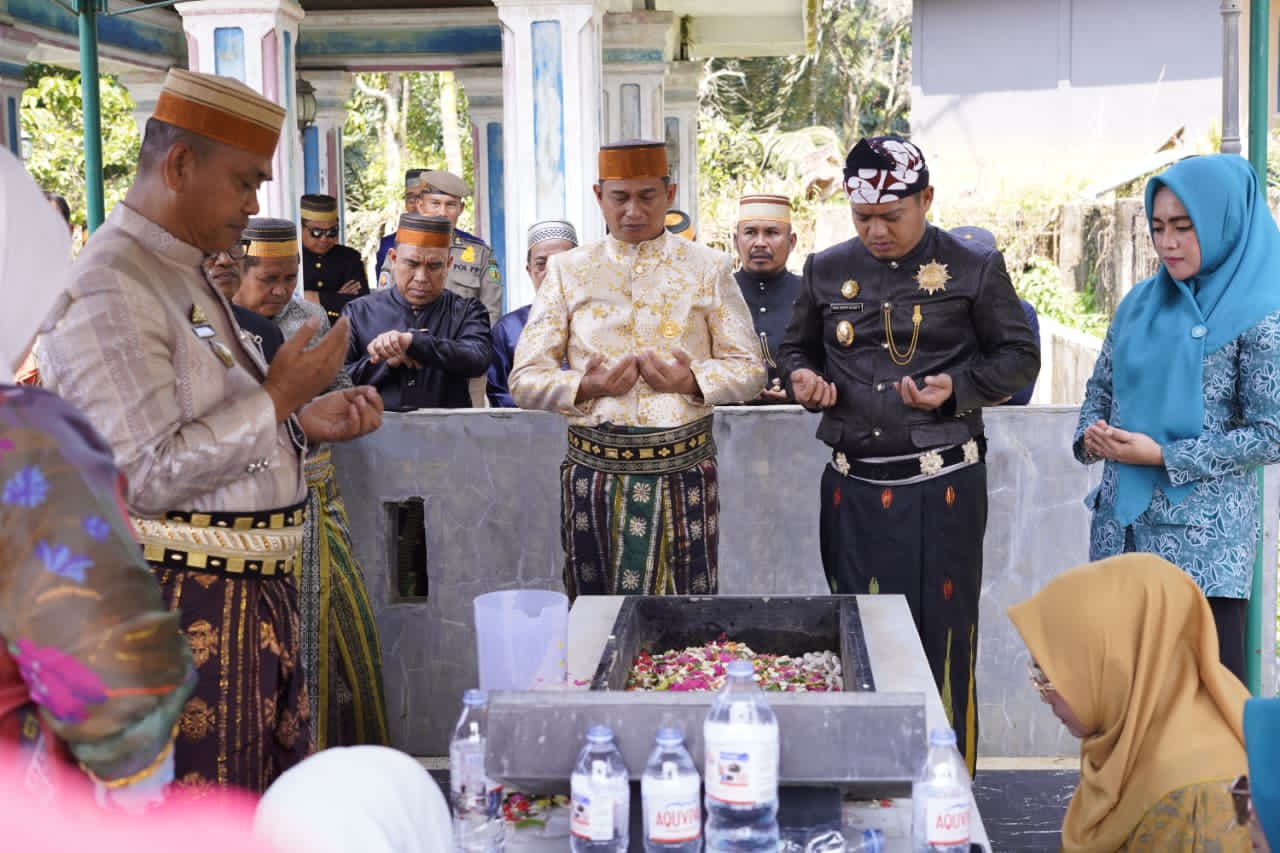 Peringati Hari Jadi ke-67 Kabupaten Luwu, Pemkab Gelar Ziarah ke Makam Pahlawan dan Tokoh Daerah