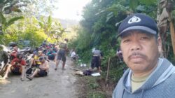 Masyarakat Desa Saludengan dan Rantetarima Bergotong Royong Perbaiki Grenase Pembuangan Jalan Poros