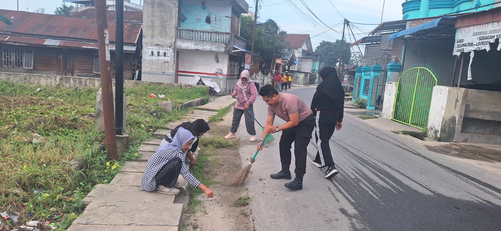 Sambut HUT RI, Polsek Tanjung Balai Utara Bersama Forkopincam Gelar “Jumat Bersih”