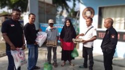Wujud Kepedulian, Ketua Umum TER-KAM Pusat Ulam Raja Salurkan Sembako Untuk Puluhan Tukang Becak Dayung di Tanjungbalai