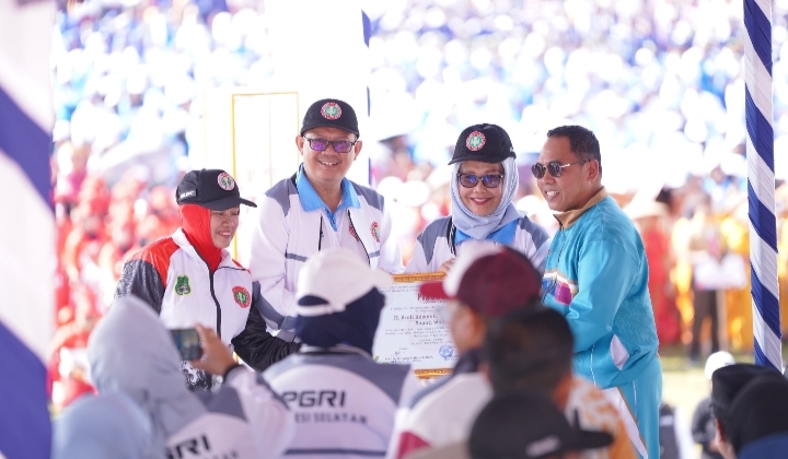 Bupati Wajo Hadiri Pembukaan Porsenijar PGRI Tingkat Sulsel di Sidrap