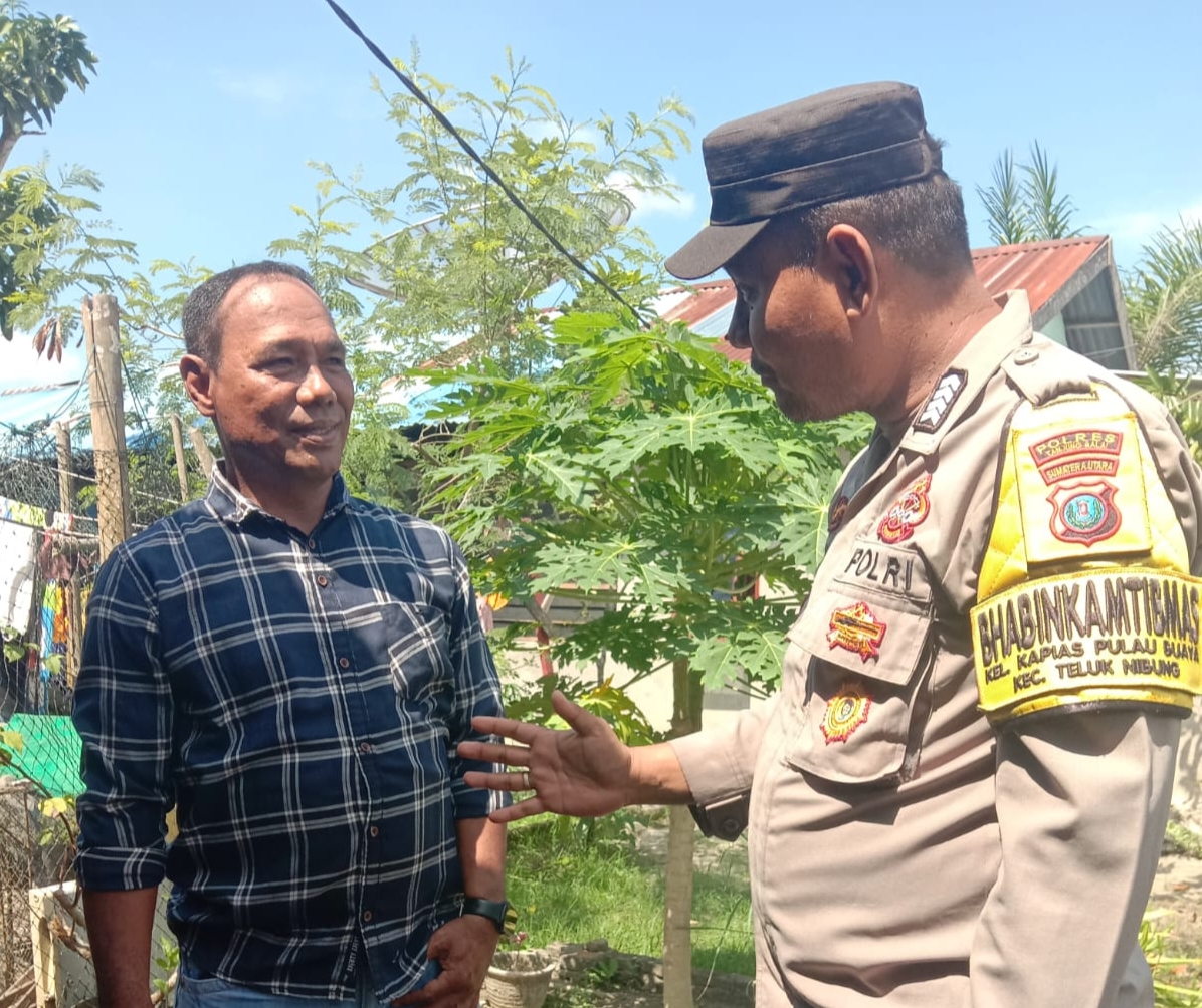 Bripka Walmansyah Putra Sitorus Laksanakan Sambang Warga di Kelurahan Kapias Pulau Buaya, Sampaikan Pesan Kamtibmas dan Dukung Program Asta Cita