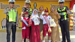 Police Goes to School, Sat Lantas Polres Polman Edukasi Pelajar SD Negeri 066 Pekkabata tentang Keselamatan Berlalu Lintas
