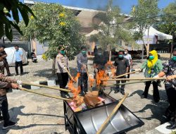 Kapolres Polman Hadiri Pemusnahan Barang Bukti Perkara Inkrah di Kejari Polewali Mandar