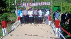 Danramil 1428-03/Mambi Resmikan Tiga Jembatan Garuda Merah Putih di Desa Saludurian dan Salualo