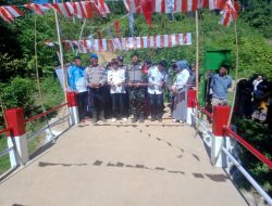 Danramil 1428-03/Mambi Resmikan Tiga Jembatan Garuda Merah Putih di Desa Saludurian dan Salualo
