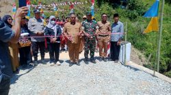 Kasdim 1428 Mamasa Meresmikan Dua Jembatan Garuda Merah Putih (Aramco) di Kelurahan Aralle dan Desa Panetean