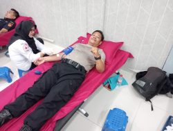 Personel Polsek Datuk Bandar Ikut Donor Darah Sambut HUT RI ke-81 di Kantor Imigrasi