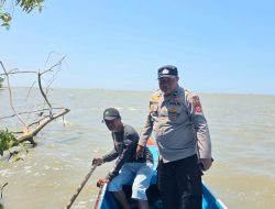 Pastikan Situasi Aman, Polsek Sajoanging Pantau Pergerakan Air Laut di Wilayah Pesisir