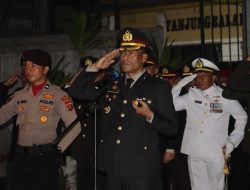 Polres Tanjungbalai Gelar Apel Kehormatan dan Renungan Suci Sambut HUT ke-81 RI di Taman Makam Pahlawan