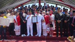 Momen HUT ke-81 RI, Masyarakat Mamasa Pecahkan Rekor Dunia Serup Kopi dari Cangkir Bambu