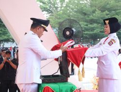 Wali Kota Tanjungbalai Pimpin Upacara Penurunan Bendera Tutup Rangkaian HUT ke-81 RI di Kota Tanjungbalai