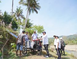 Bupati Luwu Tinjau Penyaluran Pompa Air untuk Atasi Kekeringan Persawahan
