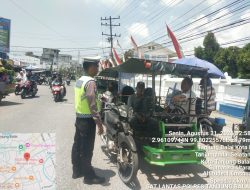 SAT LANTAS POLRES TANJUNGBALAI AMANKAN ARUS LALU LINTAS SAAT JAM PULANG SEKOLAH
