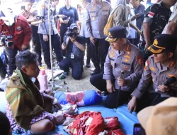 Kapolri Tinjau Posko Pengungsian Barangkolong, Pastikan Layanan Warga Terdampak Gempa Berjalan Optimal