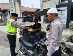 Jumat Berkah, Satlantas Polres Tanjungbalai Gelar Aksi Sosial dan Himbau Tertib Lalu Lintas