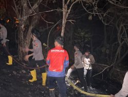 Pantang Menyerah, Polresta Mamuju dan Instansi Terkait Terus Berjibaku Padamkan Karhutla dari Pagi hingga Malam