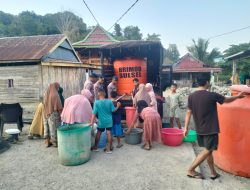Warga Sampaikan Apresiasi dan Terima Kasih Atas Bantuan Air Bersih dari Brimob Batalyon D Pelopor