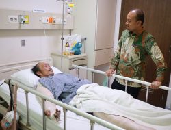 Wali Kota Mahyaruddin Salim Jenguk Pekerja Dinas LH Alami Kecelakaan Kerja Tersengat Arus Listrik di RS Siloam Medan