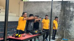 Asah Kemampuan dan Kedisiplinan, Kapolres Pasangkayu Pimpin Latihan Menembak