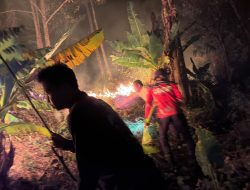 Polres Polman Bersama Tim Satgas Karhutla Padamkan Kebakaran Lahan di Dusun Dongi