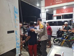 Patroli Malam, Polsek Malunda Pastikan Pengisian BBM di SPBU Berlangsung Aman