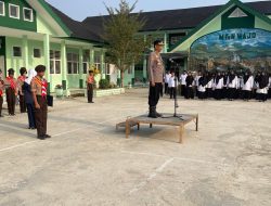 Kapolsek Pitumpanua Jadi Irup di MTsN Wajo, Titip Pesan Keselamatan dan Masa Depan Pelajar