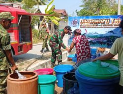 Kodim Polman Salurkan Air Bersih untuk Warga Nepo Disebabkan Akibat Kemarau Panjang
