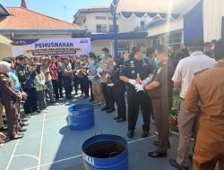 Bea Cukai Makassar Gandeng PT Mitra Hijau Asia, Musnahkan Barang Ilegal Senilai Rp46 Miliar